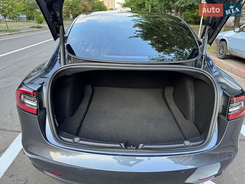 Седан Tesla Model 3 2021 в Киеве