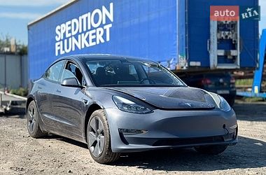 Седан Tesla Model 3 2022 в Бурштыне