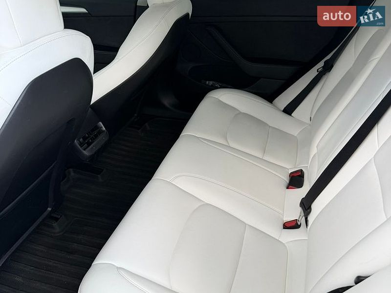 Седан Tesla Model 3 2022 в Хмельницком