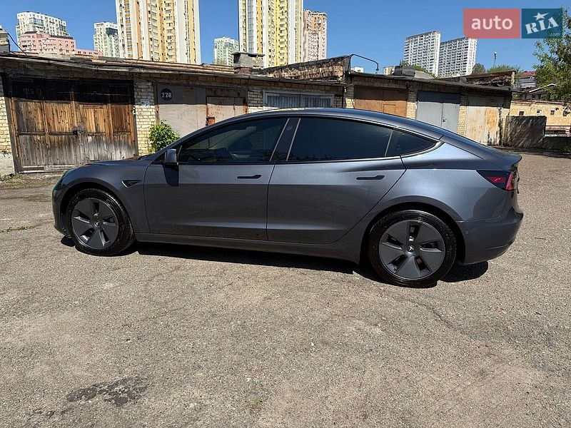 Седан Tesla Model 3 2022 в Києві