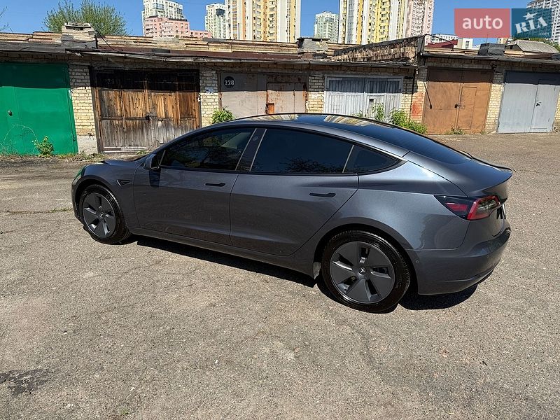 Седан Tesla Model 3 2022 в Києві