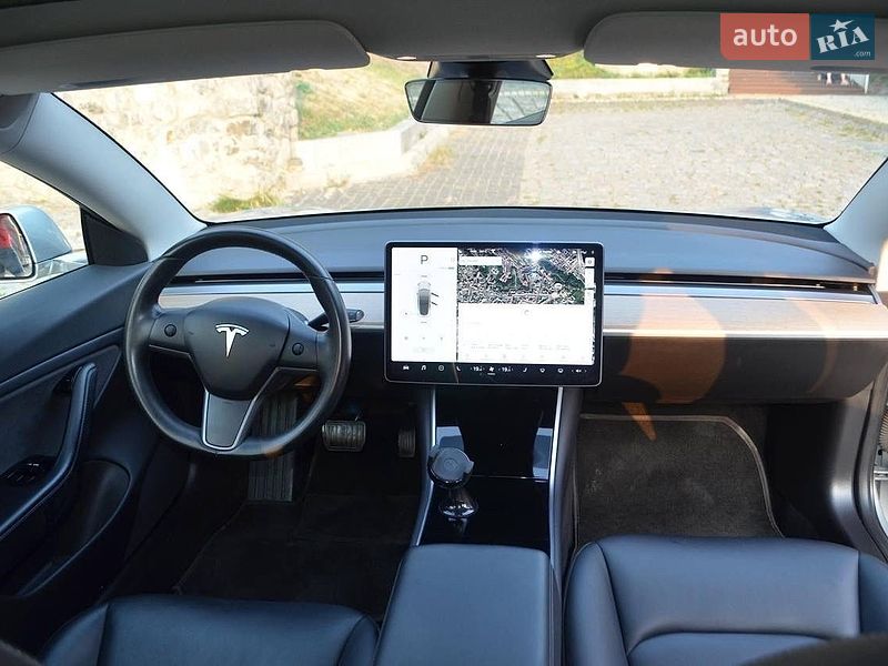 Седан Tesla Model 3 2018 в Львове