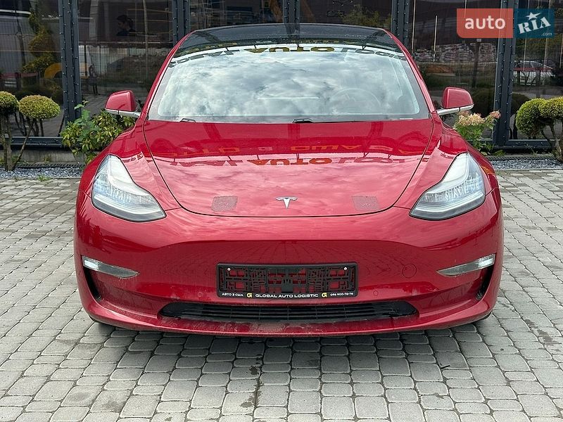 Седан Tesla Model 3 2018 в Львове