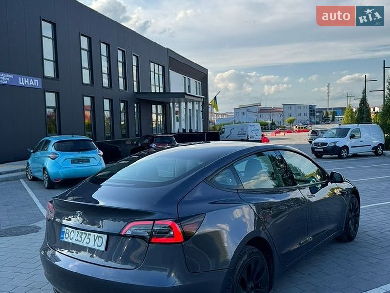 Седан Tesla Model 3 2022 в Львові