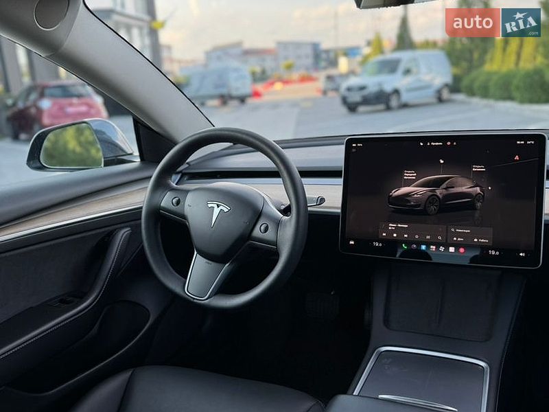 Седан Tesla Model 3 2022 в Львові