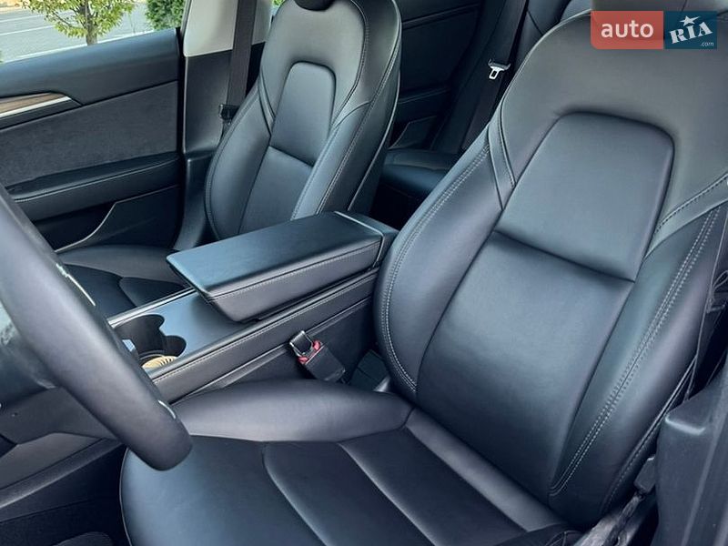 Седан Tesla Model 3 2022 в Львові