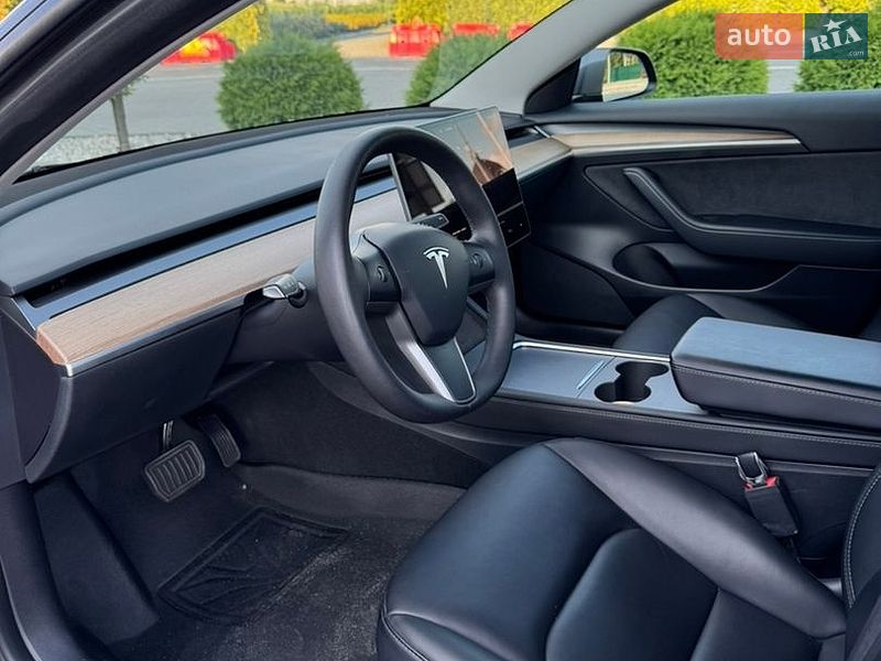 Седан Tesla Model 3 2022 в Львові