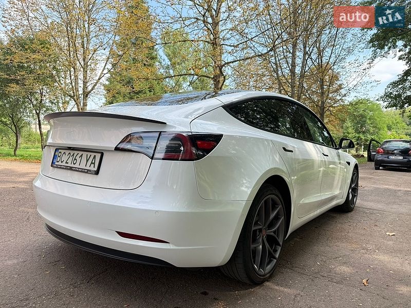Седан Tesla Model 3 2021 в Калуші