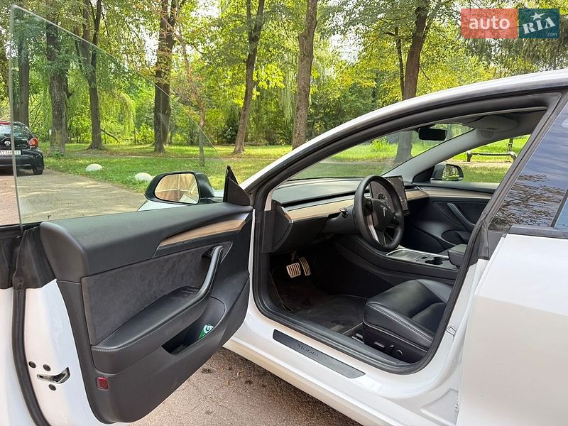 Седан Tesla Model 3 2021 в Калуші