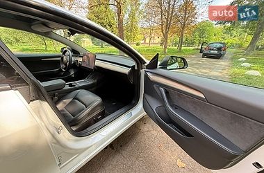 Седан Tesla Model 3 2021 в Калуші