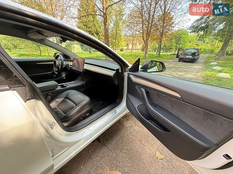 Седан Tesla Model 3 2021 в Калуші