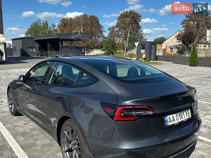 Седан Tesla Model 3 2021 в Києві