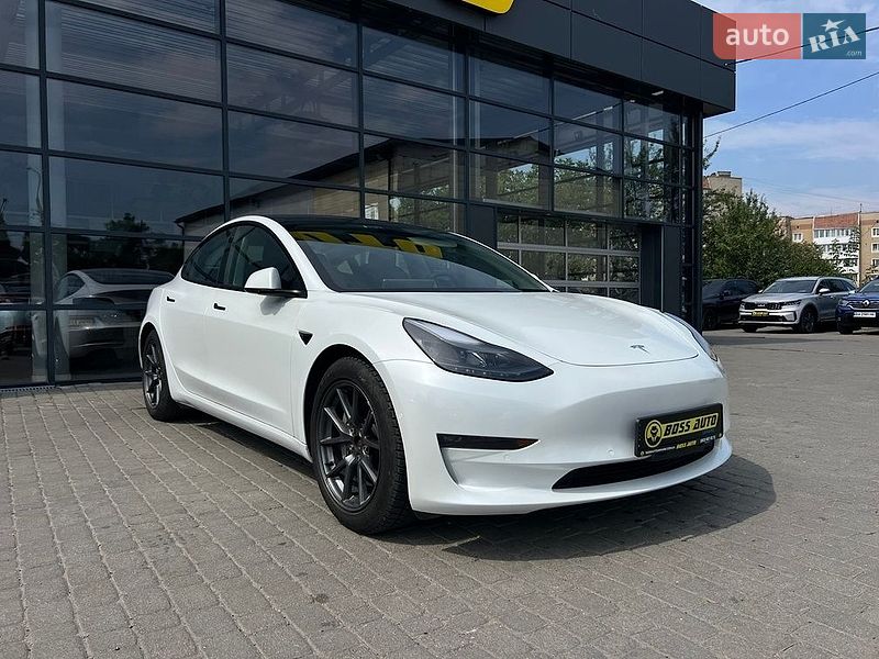 Седан Tesla Model 3 2020 в Івано-Франківську