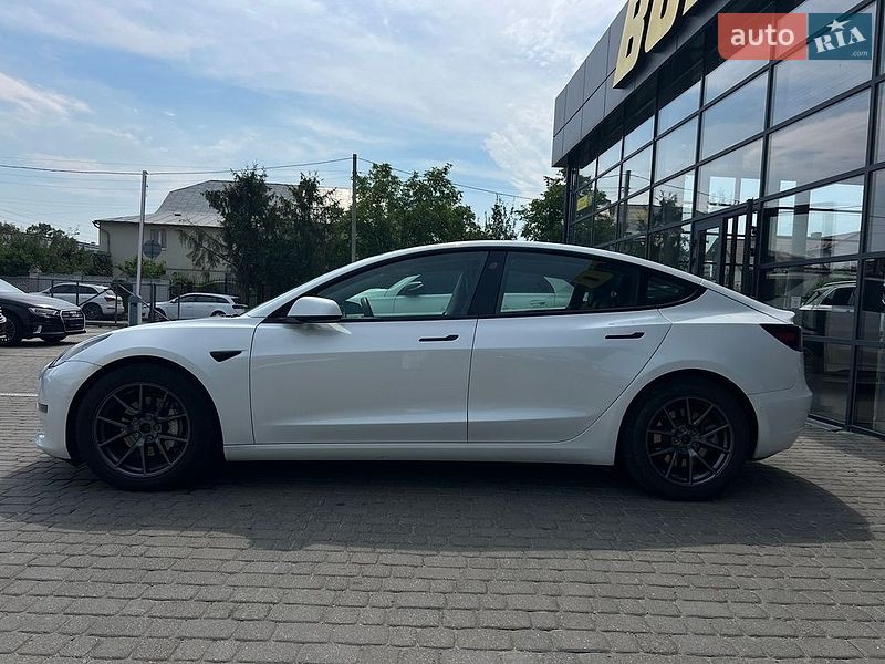 Седан Tesla Model 3 2020 в Івано-Франківську