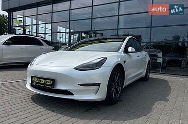 Седан Tesla Model 3 2020 в Івано-Франківську