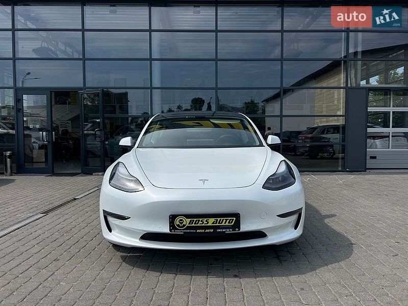 Седан Tesla Model 3 2020 в Ивано-Франковске