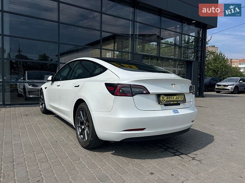 Седан Tesla Model 3 2020 в Івано-Франківську