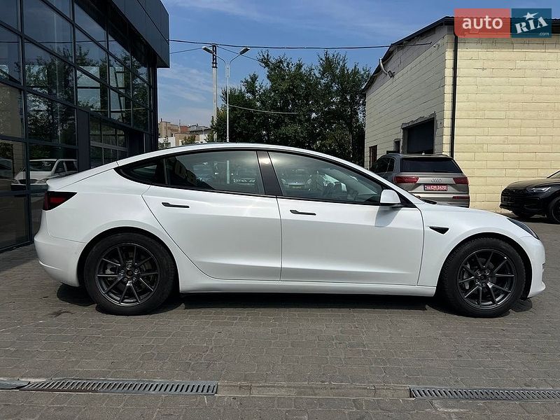 Седан Tesla Model 3 2020 в Івано-Франківську
