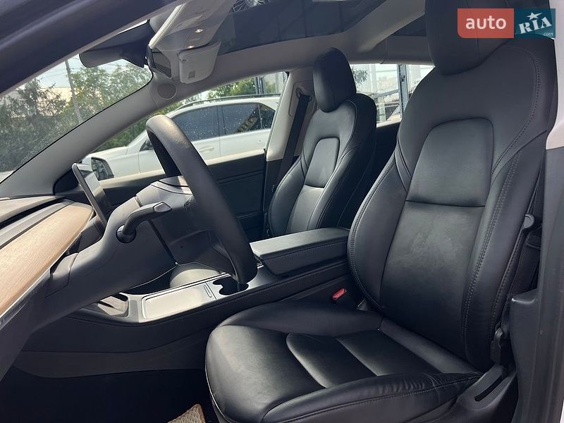 Седан Tesla Model 3 2020 в Івано-Франківську