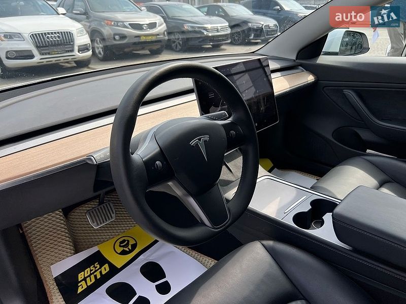 Седан Tesla Model 3 2020 в Ивано-Франковске
