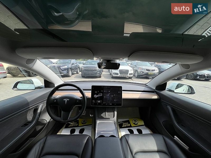 Седан Tesla Model 3 2020 в Івано-Франківську