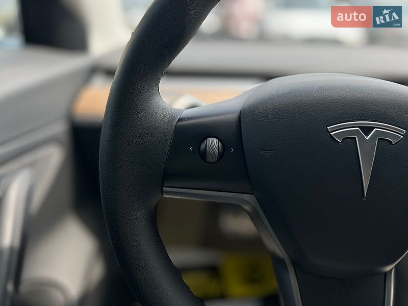 Седан Tesla Model 3 2020 в Івано-Франківську