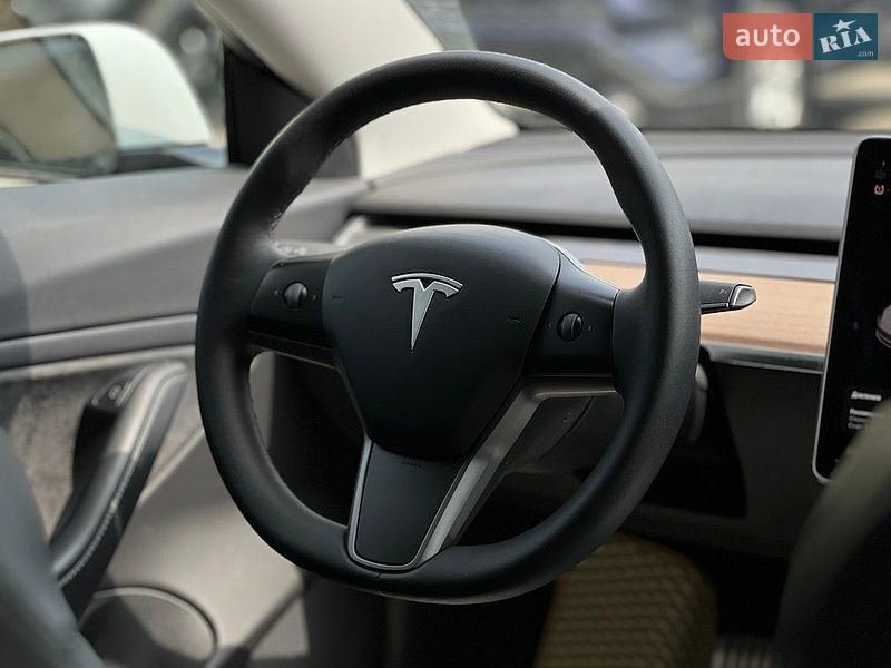 Седан Tesla Model 3 2020 в Івано-Франківську