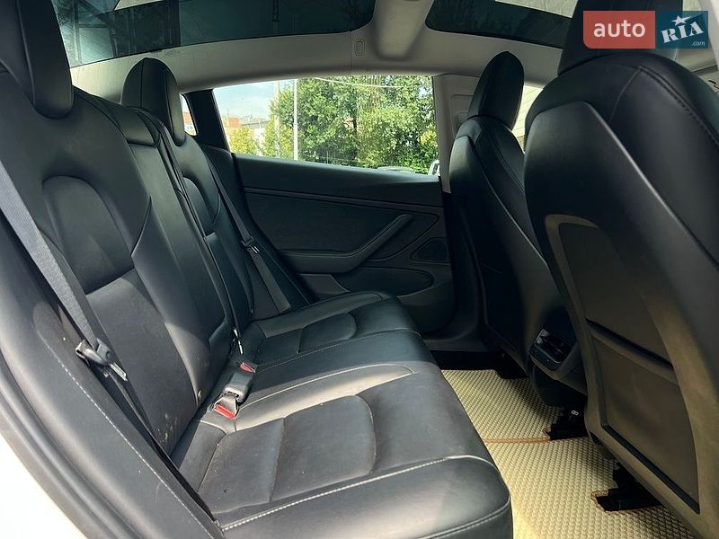 Седан Tesla Model 3 2020 в Івано-Франківську