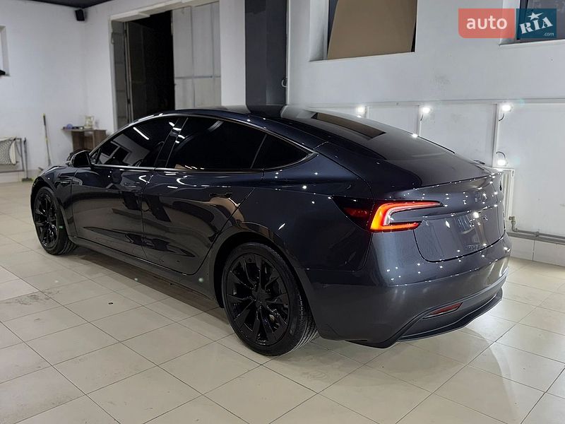 Седан Tesla Model 3 2024 в Коломиї