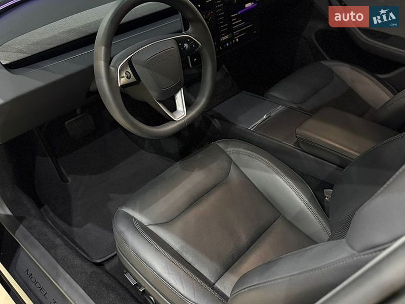 Седан Tesla Model 3 2024 в Коломиї