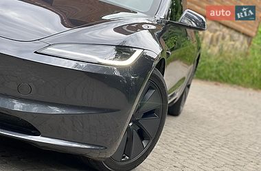 Седан Tesla Model 3 2025 в Самборі