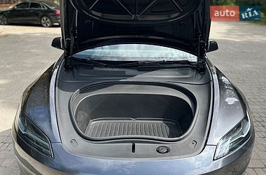 Седан Tesla Model 3 2025 в Самборі