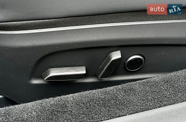 Седан Tesla Model 3 2025 в Самборі