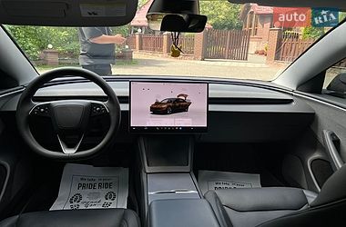 Седан Tesla Model 3 2025 в Самборі