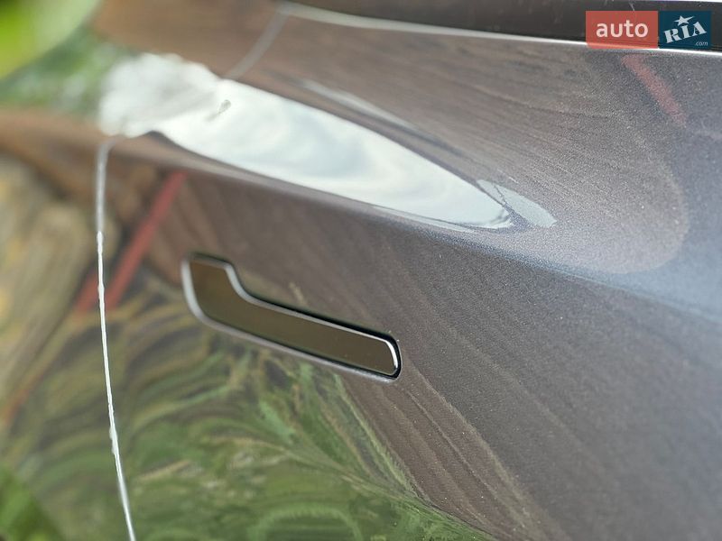Седан Tesla Model 3 2025 в Самборі
