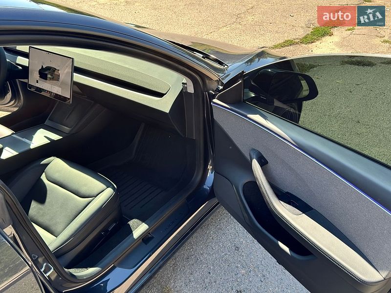 Седан Tesla Model 3 2024 в Запорожье