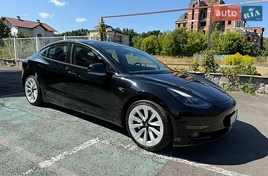 Седан Tesla Model 3 2021 в Киеве