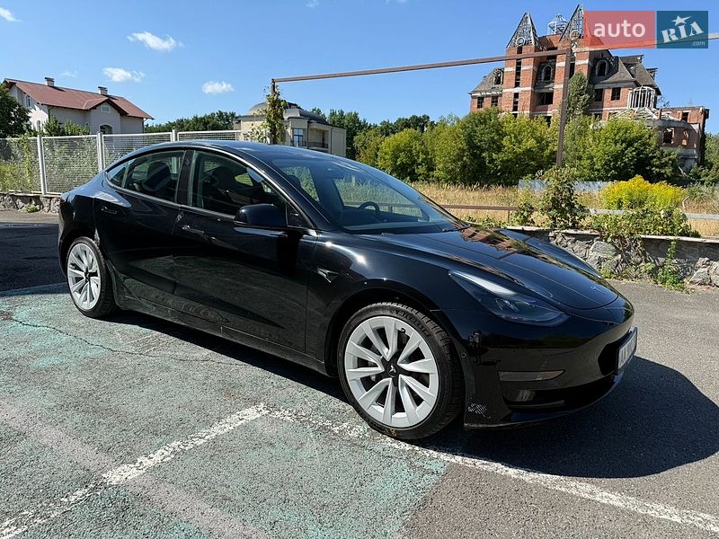 Седан Tesla Model 3 2021 в Киеве
