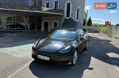 Седан Tesla Model 3 2021 в Киеве