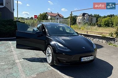 Седан Tesla Model 3 2021 в Киеве