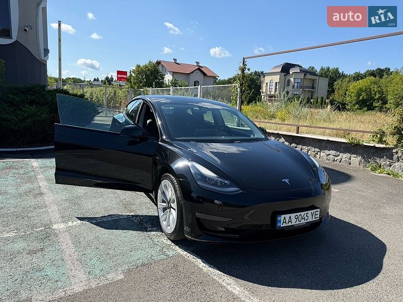 Седан Tesla Model 3 2021 в Киеве