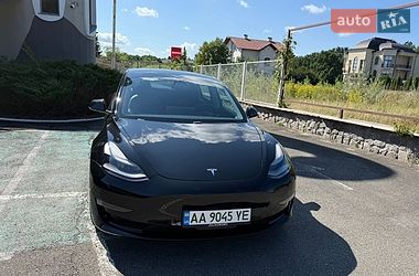 Седан Tesla Model 3 2021 в Киеве