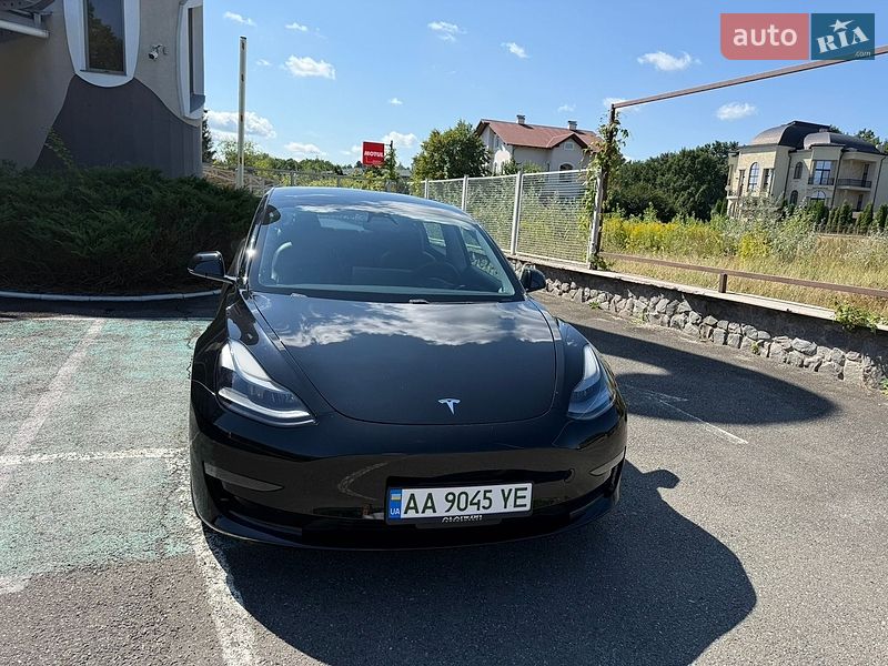 Седан Tesla Model 3 2021 в Киеве