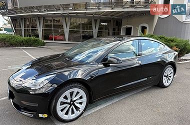 Седан Tesla Model 3 2021 в Киеве