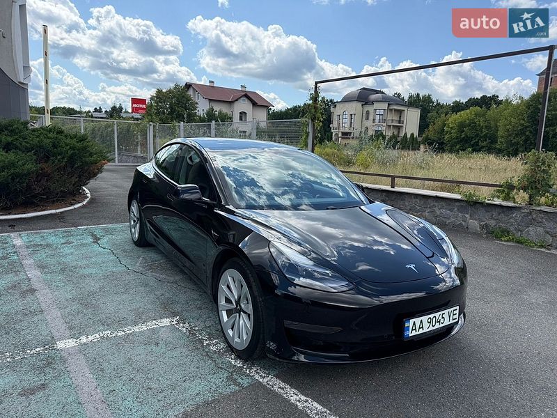 Седан Tesla Model 3 2021 в Киеве