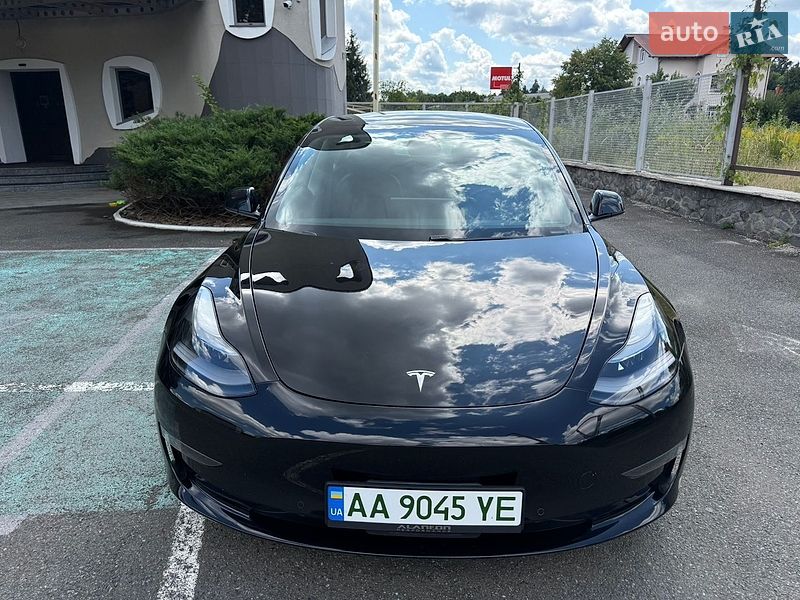 Седан Tesla Model 3 2021 в Киеве
