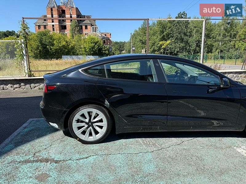Седан Tesla Model 3 2021 в Киеве