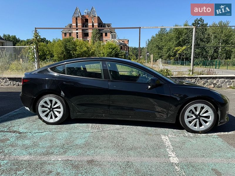 Седан Tesla Model 3 2021 в Киеве