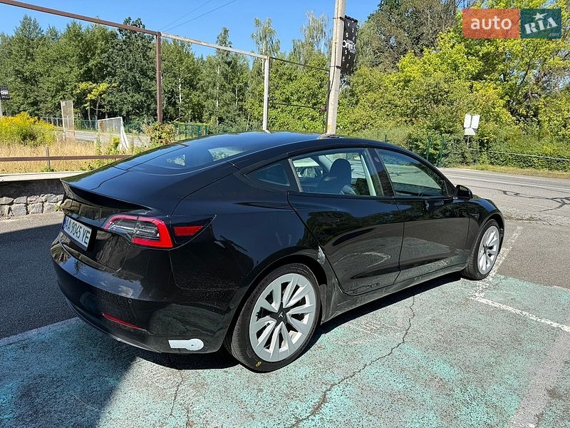Седан Tesla Model 3 2021 в Киеве