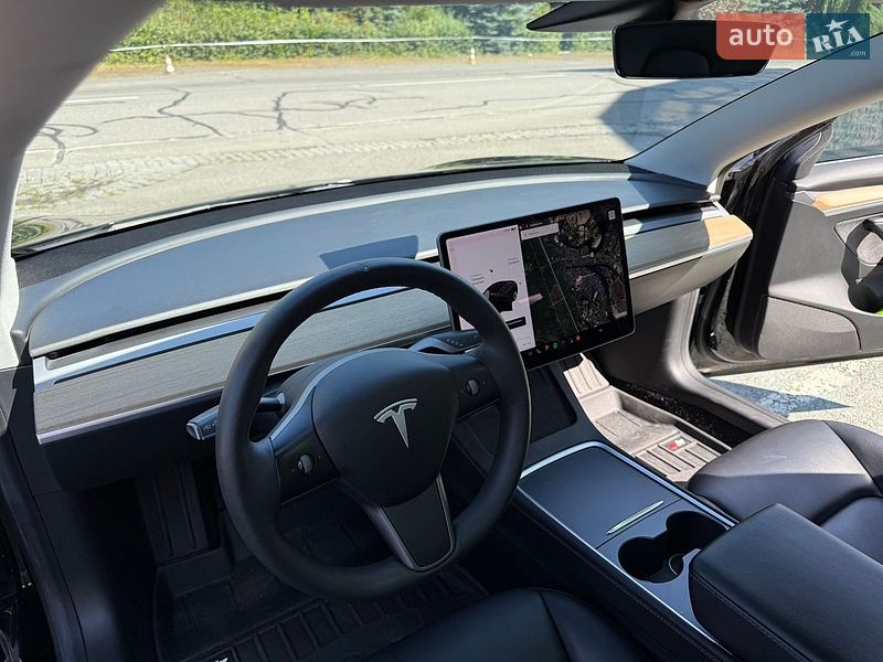 Седан Tesla Model 3 2021 в Киеве